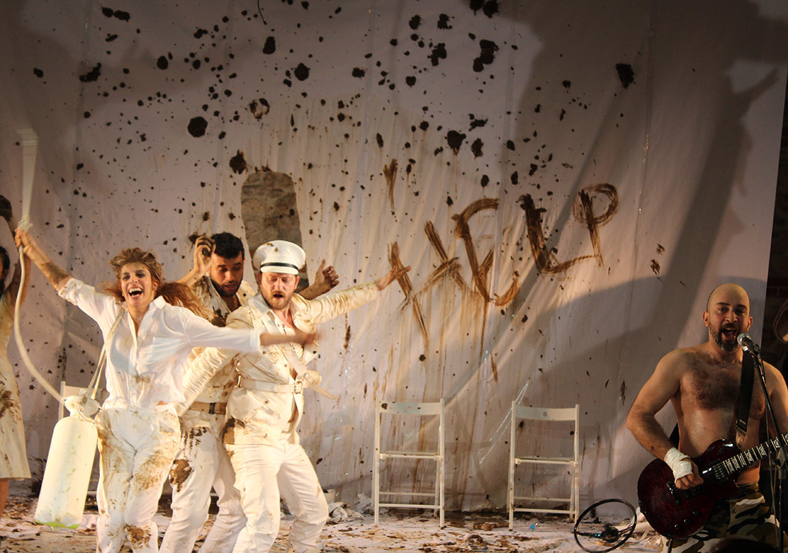 Gülünç Karanlık 29 Nisan’da Sahnede