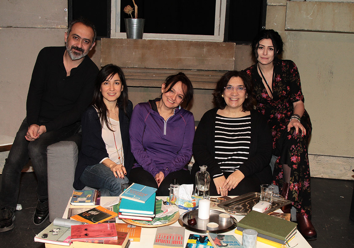 Bütün Kadınların Kafası Karışıktır 15 Şubat'ta Sahnede!