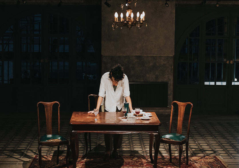 “Annemden Kalan Gül Ağacı Masanın Üzerinde Çaydanlık Beyaz Bir İz Bıraktı” 5 Nisan’da Metrohan’da