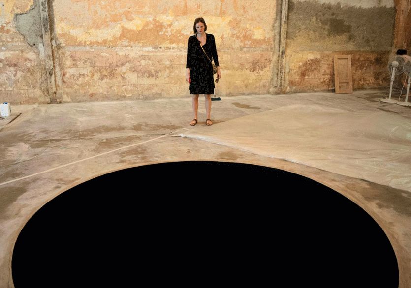 Anish Kapoor Eserinde Görünmez Kaza