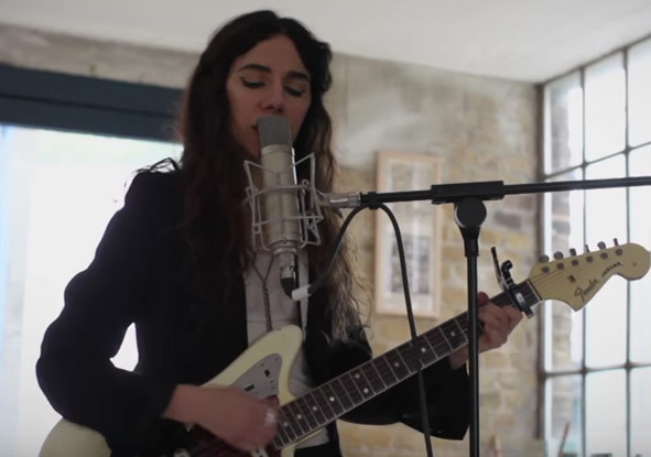 Pj Harvey’in Yeni Klibi “The Wheel” Yayınlandı