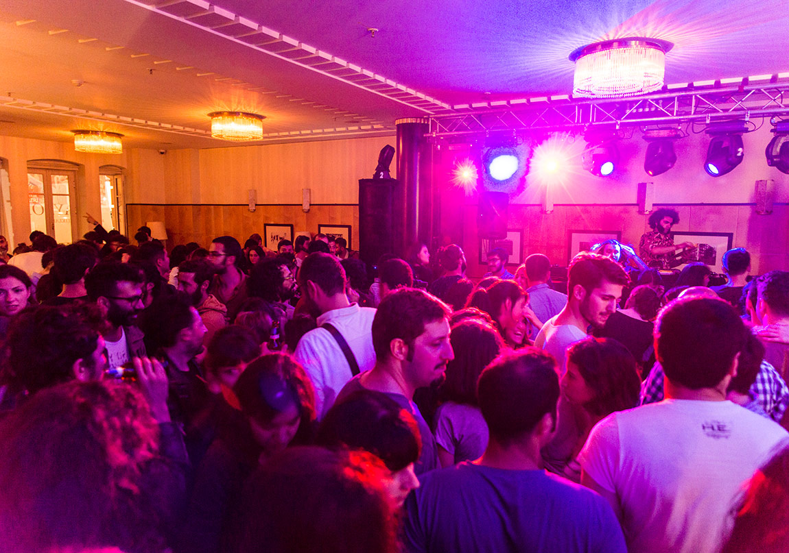 Pera’da Uzun Bir Gece