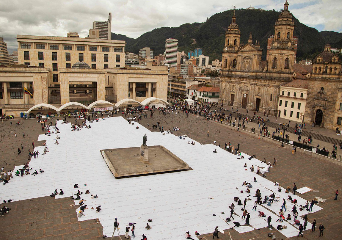 Kolombiya’da Savaş Kurbanlarını Anmak İçin Dev Kefen
