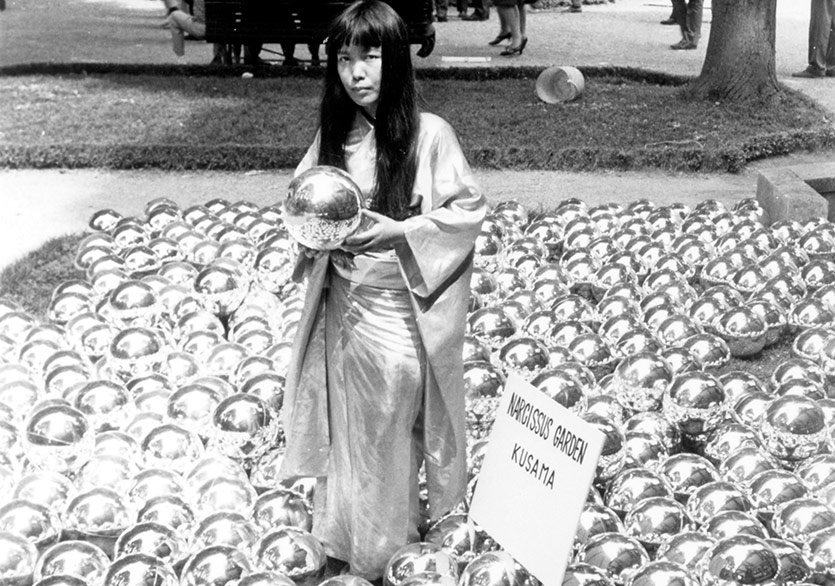 Kusama’nın Çelik Küreleri Rockaway Sahilinde