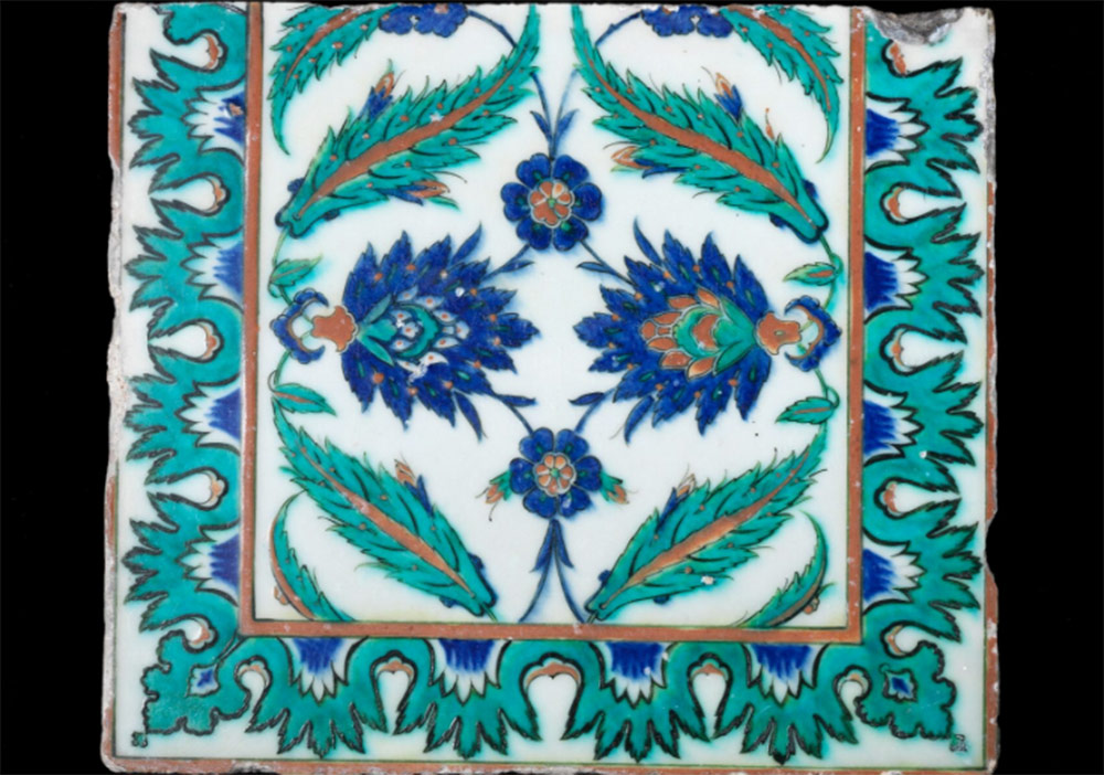 Bonhams Müzayedesinin En Değerli Parçası İznik Çinisi Oldu