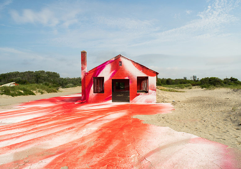 Çürümeye Yüz Tutmuş Binalara Hayat Veren Sanatçı