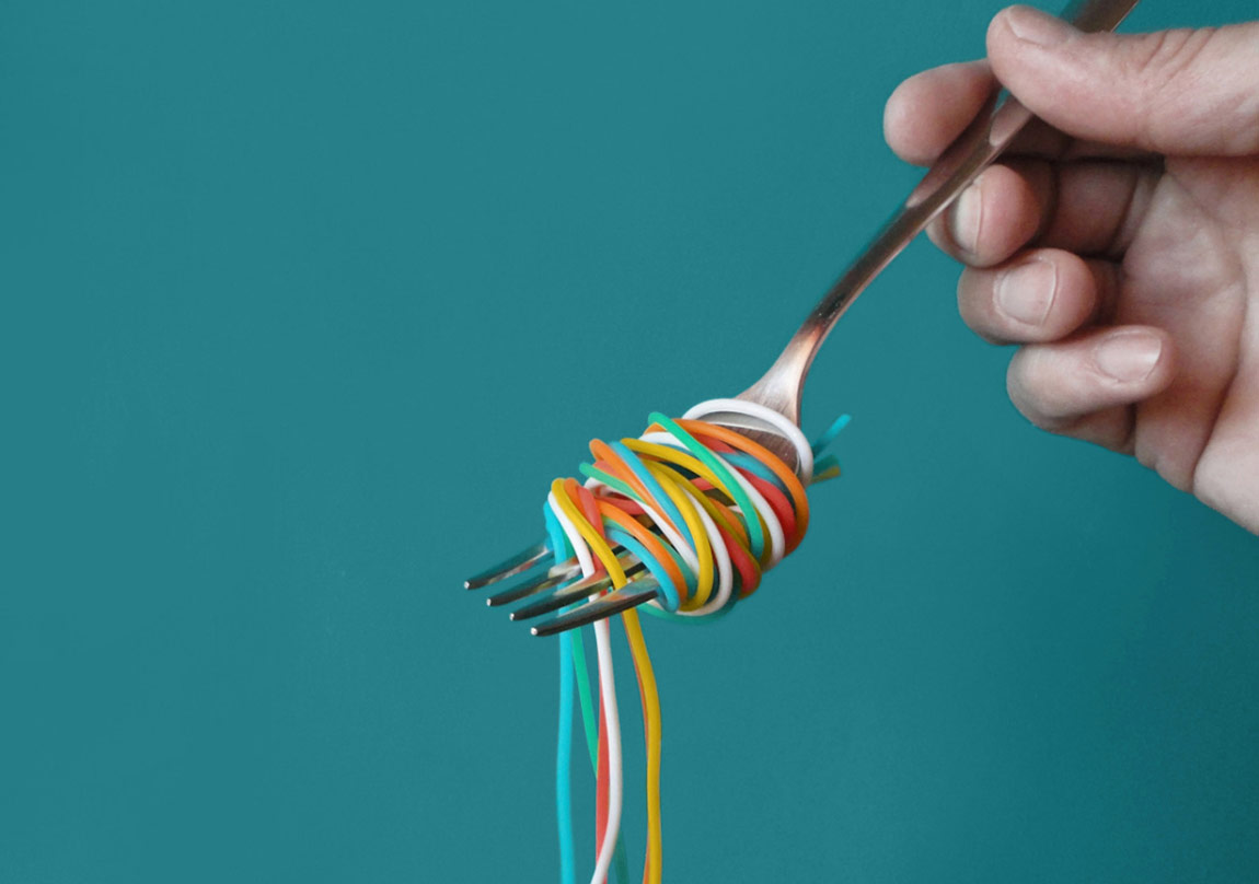 Çatalın Ucuna Sarılan Gökkuşağı Makarnası