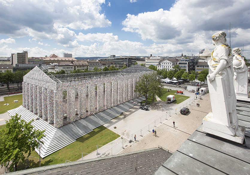 100 Bin Sansürlü Kitaba Saygı Duruşu