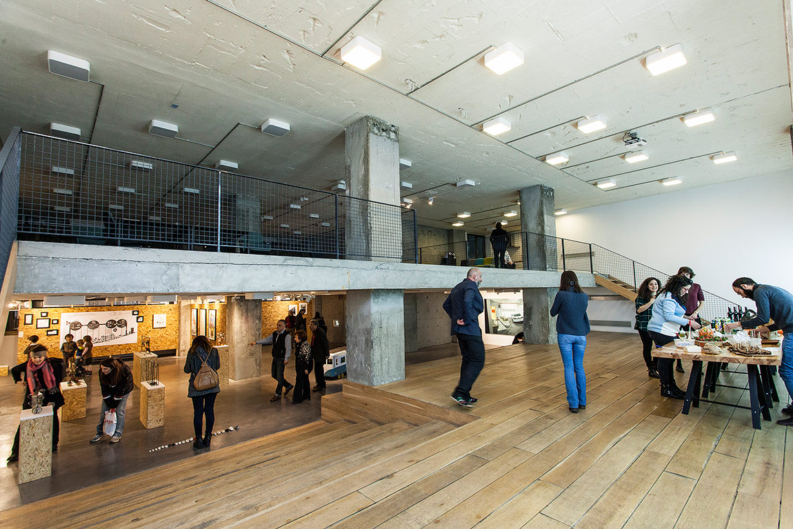 Anne ben beton dökmeye gidiyorum