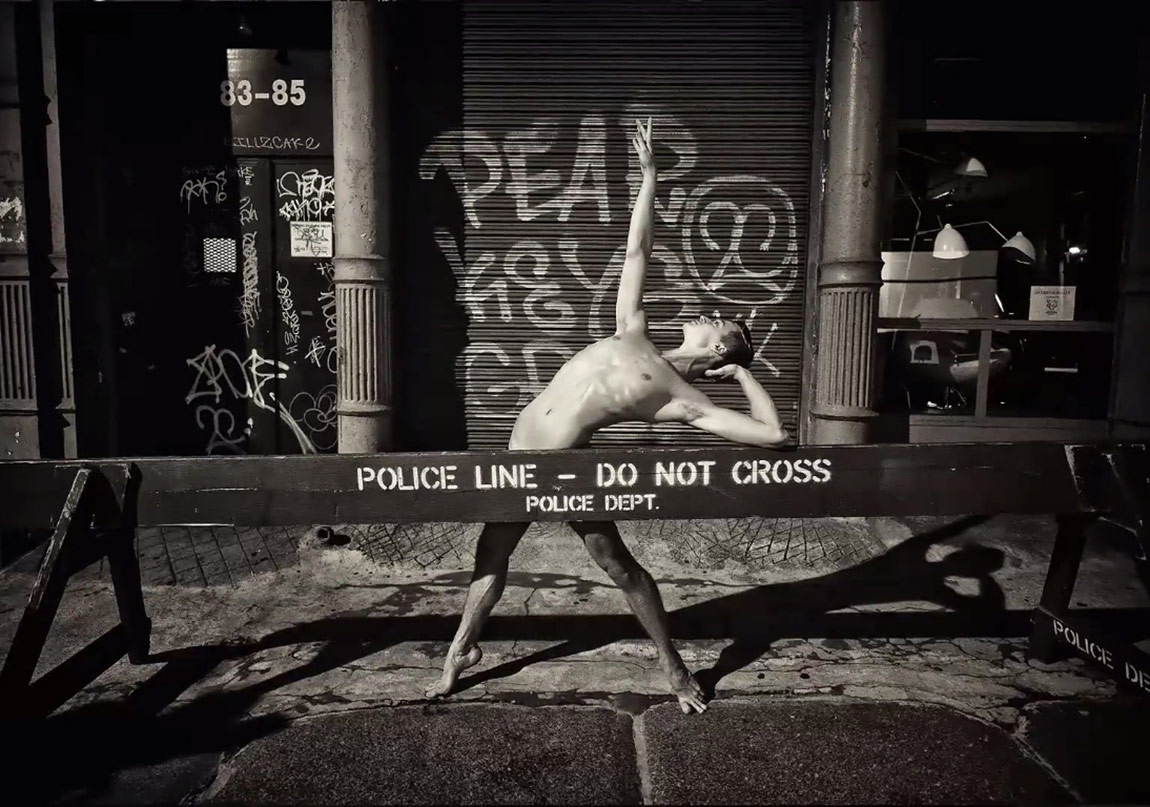 Şehrin Işıklarıyla Dans Eden Balerinler