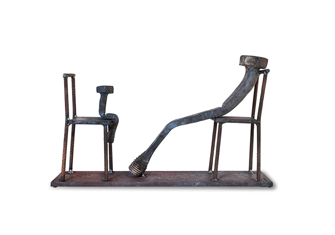 Paslanmış Çiviler İnsan Formuna Dönüşürse