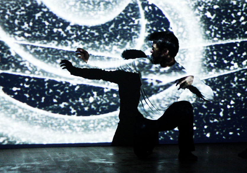Sevmekle İlgili Deneysel Bir Performans: Dantel