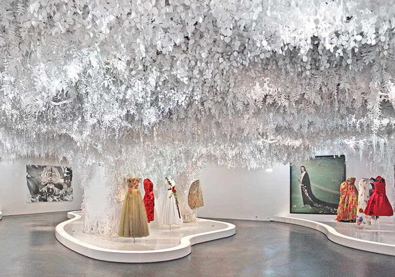 Dior’un 70. Yıl Retrospektifinin Çiçekleri