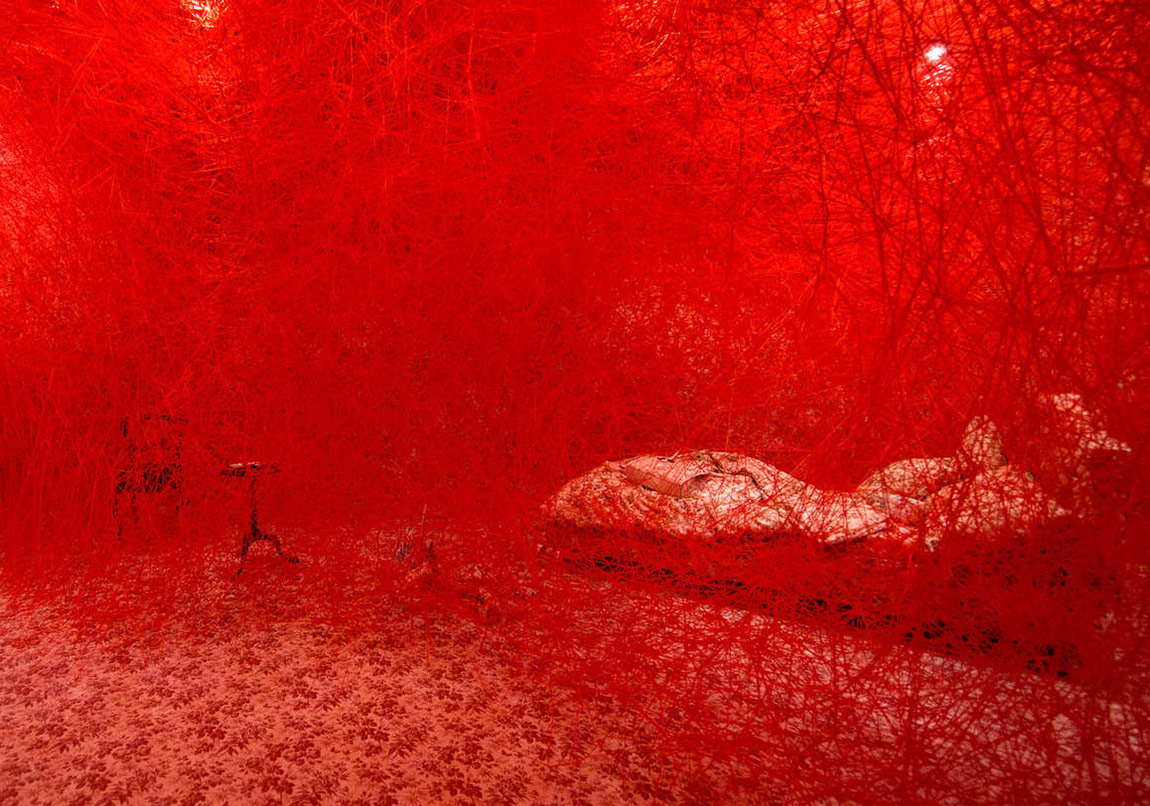 Gucci Mağazasında Dev Kırmızı Bir Labirent