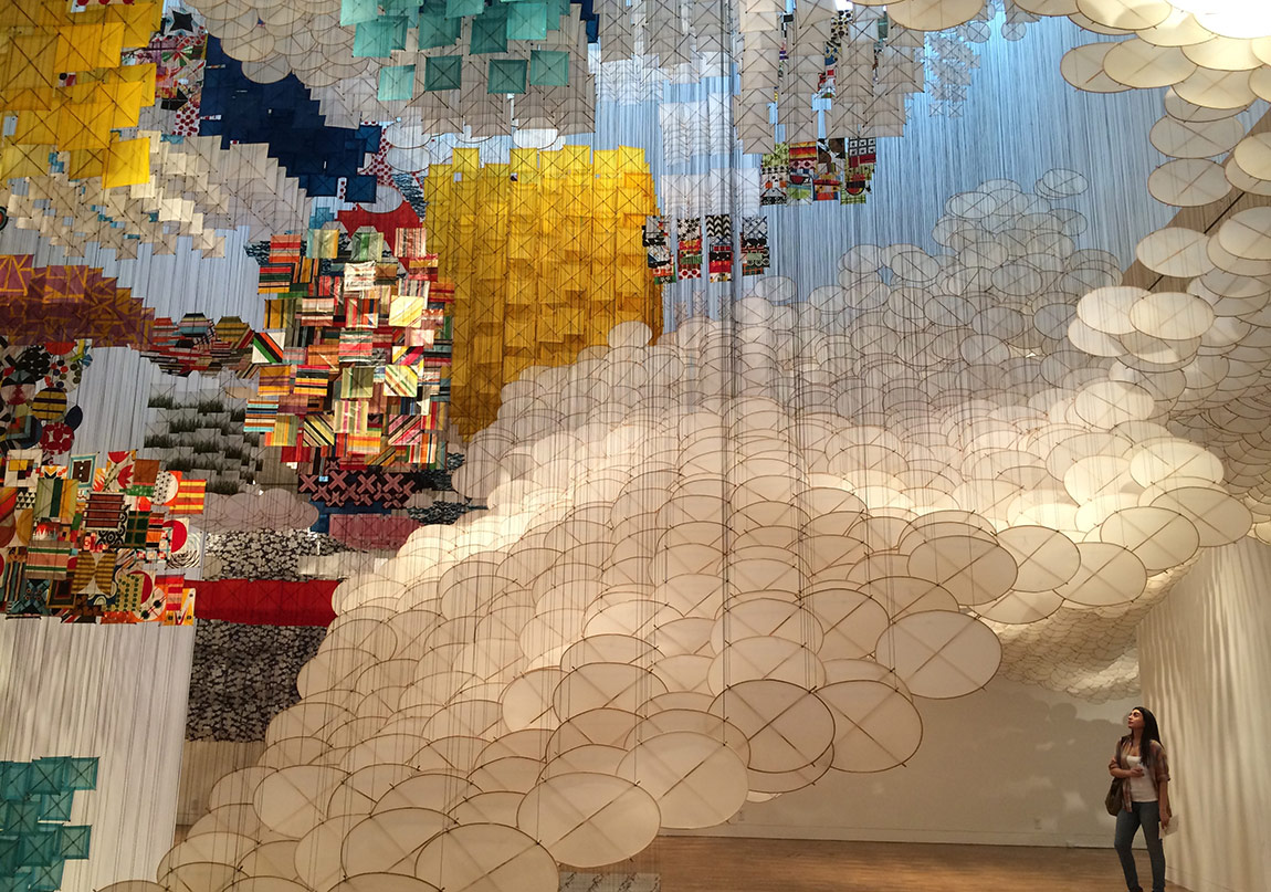 Uçuşan Binlerce Kağıt