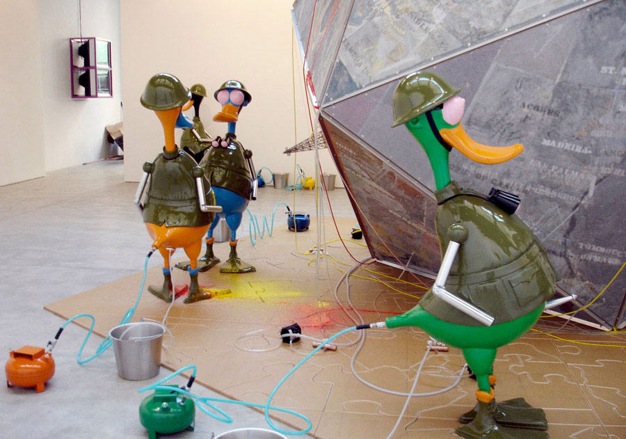 Absürt ve İkonik Bir İmza