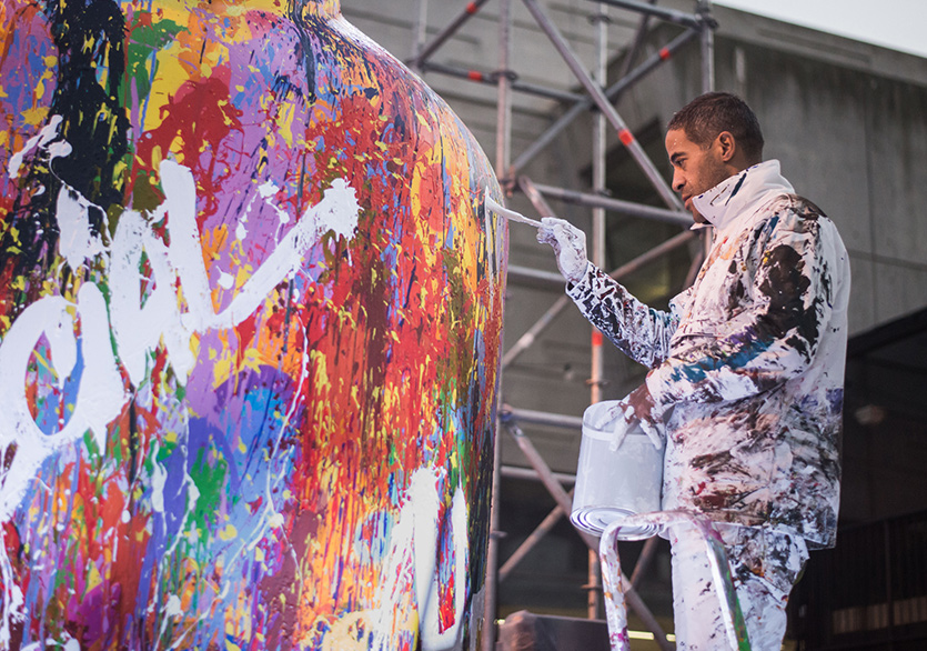 Hennessy Şişesi Renkleniyor