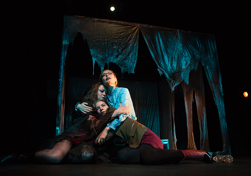 NationalTheatre Salon Sahnesinde