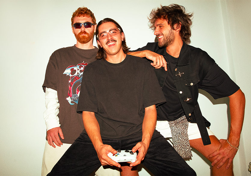 “Out of Touch” Şarkısına Avangart Tabldot Remiksi