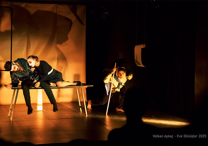 “Eve Dönüşler” Oyunu Temsillerine Devam Ediyor