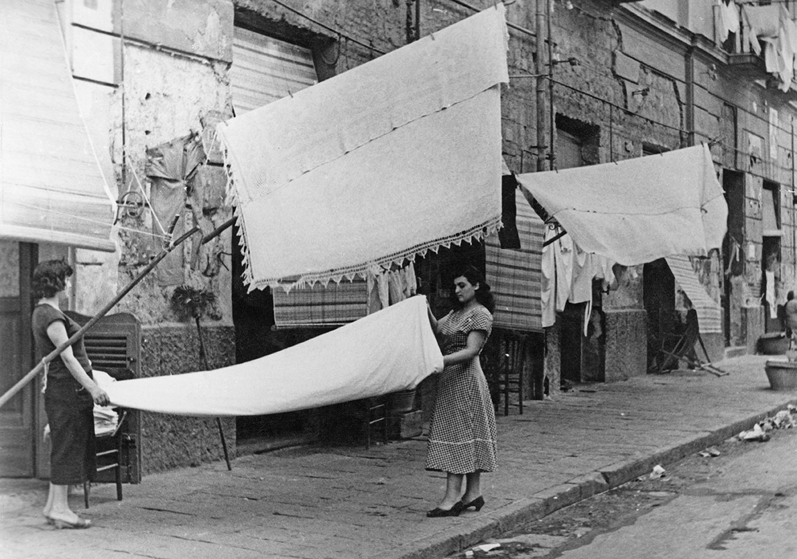 Elena Ferrante’nin Napoli Dörtlemesinin İlk Kitabı Televizyona Uyarlanıyor