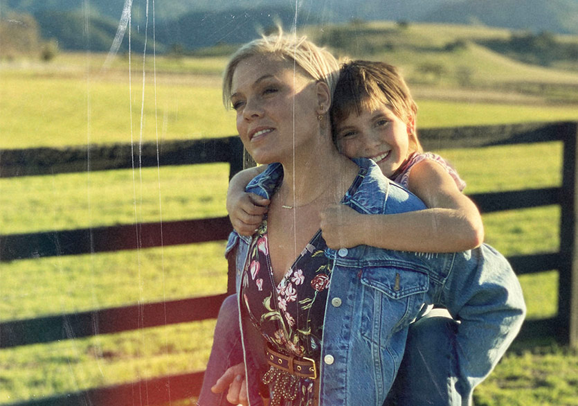 P!nk’in Yeni Şarkısı “Cover Me In Sunshine” Yayımlandı