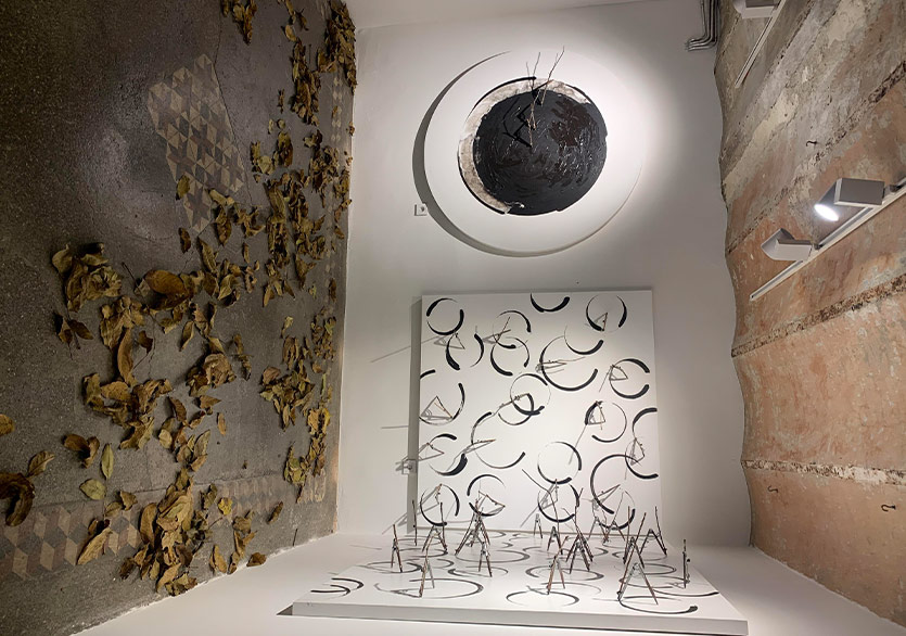 Elçin Ekinci’nin “İçindeyim, Büsbütün Dışında” Sergisi kadar İstanbul FAARİ Art&Design’da