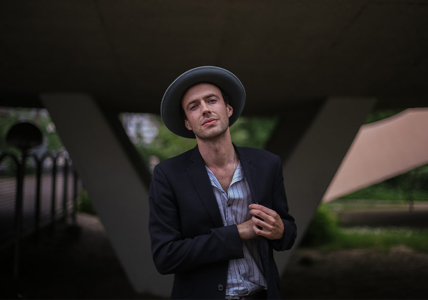 Finn Andrews 15 Aralık’ta Blind’da