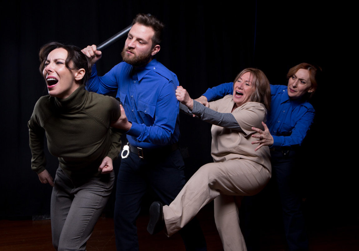 İki Tutsak Kadın’ın Hikayesi ''Demir'' Sahnede