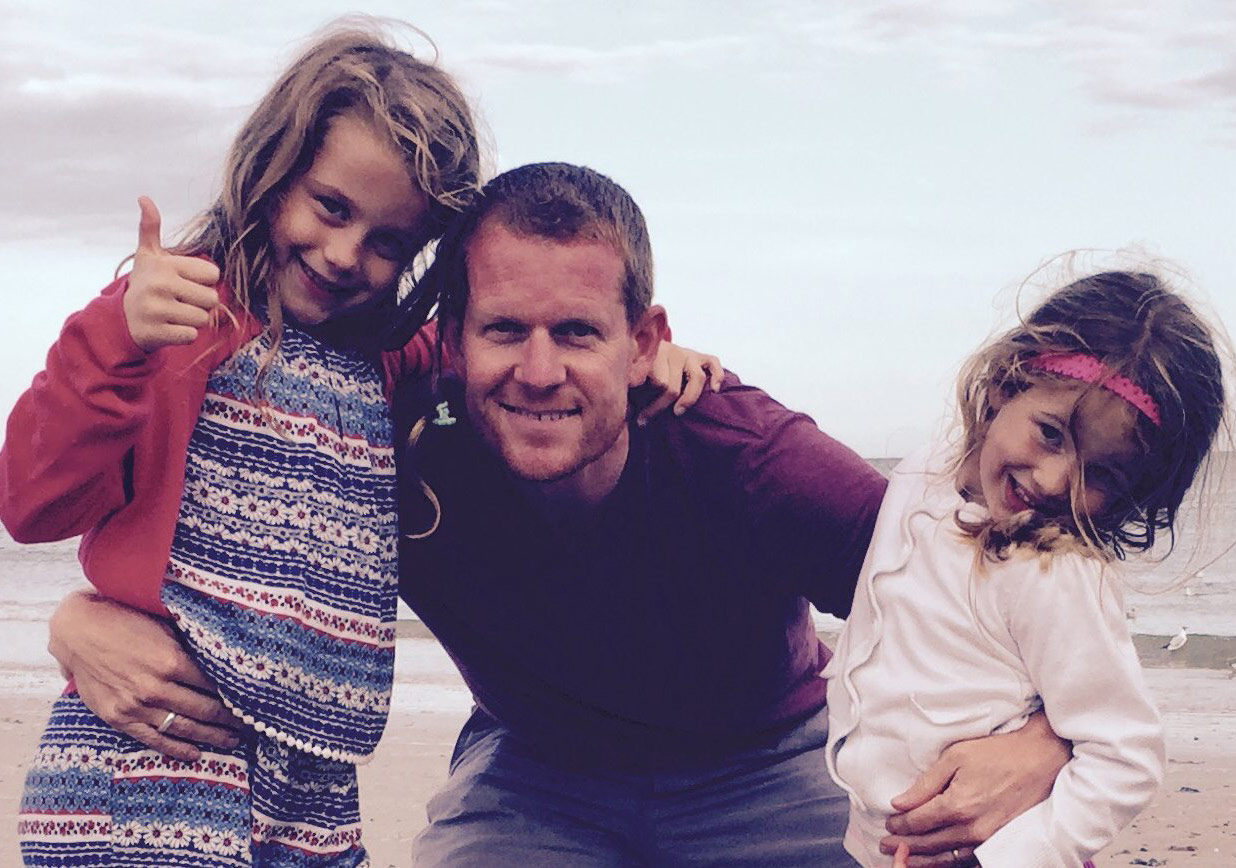 Babanın Kızlarıyla Birlikte Yazdığı Kitap Büyük İlgi Gördü