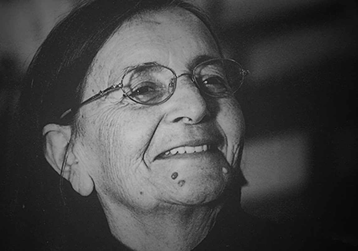 Gülten Akın Şiirinin Peşinde