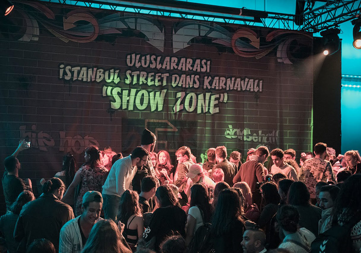 Zorlu PSM’de Dans Tutkunlarını Çağırıyor!