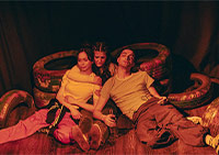 Tiyatro Kontra’nın “Ada Kasabası” Oyunundan Yeni Gösterimler