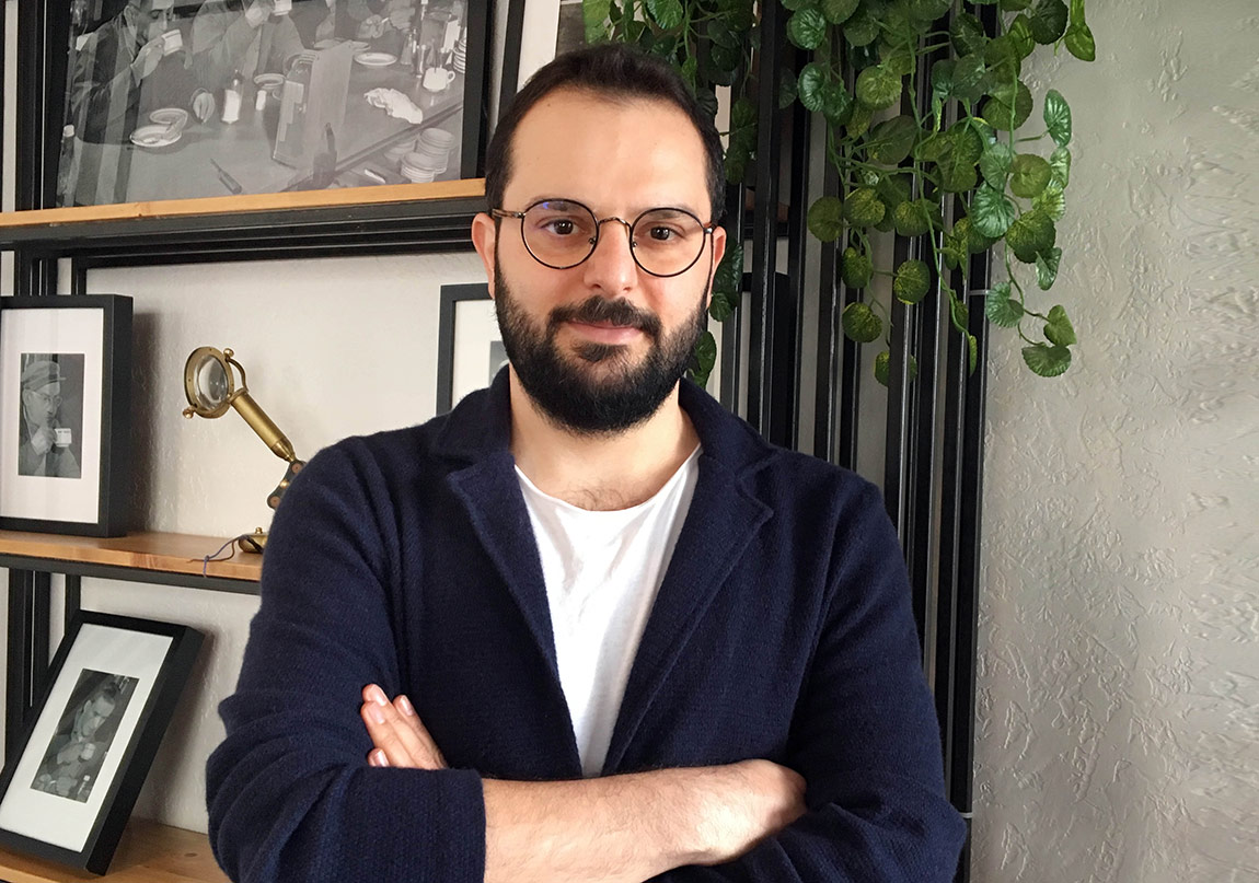 Cüretkar Bir İlk Kitap: Gölgede Yanmak