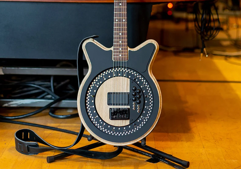 Kendi Kendine Çalan Elektro Gitar