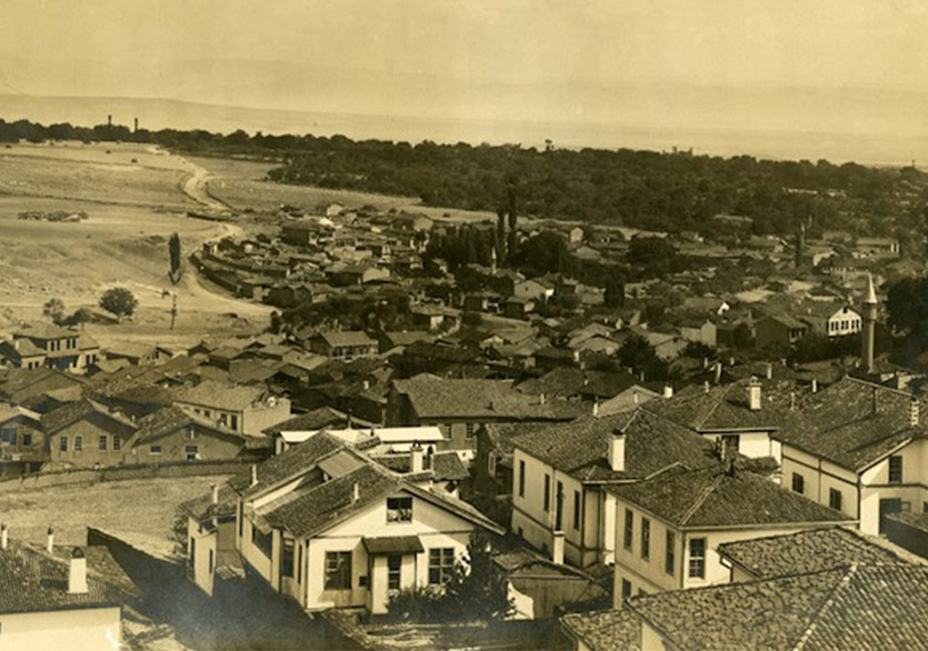 Bir Ailenin Kendi Geçmişine Yolculuğu