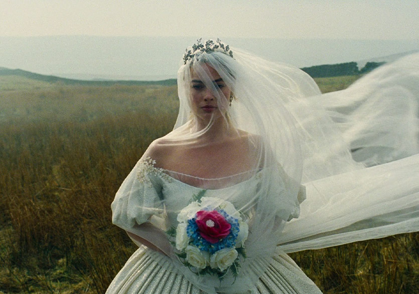 Margot Robbie ve Jacob Elordi’nin Başrolünde Yer Aldığı “Uğultulu Tepeler”den Yeni Fragman