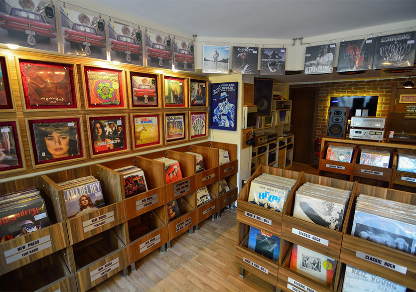 Rainbow45 Records 15. Yılını “Siyaha Giderken” Albümüyle Kutluyor