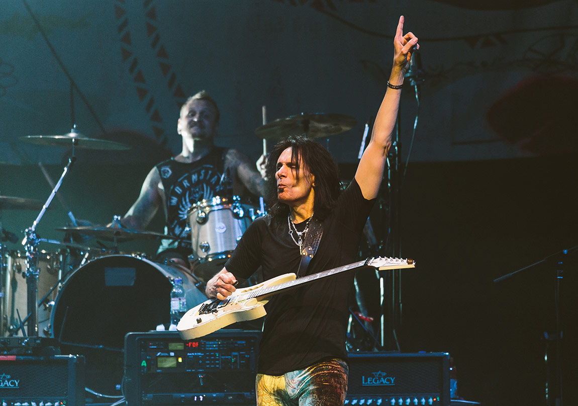 Steve Vai Ağustos’ta Yakacak!