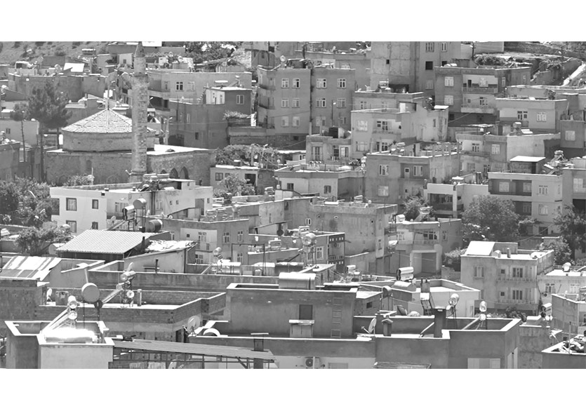 Nadir Sönmez’in “Diyarbakır.Turizm.Romantizm.Aktivizm” Performansı Eldem Sanat Alanı | Mahzen’de