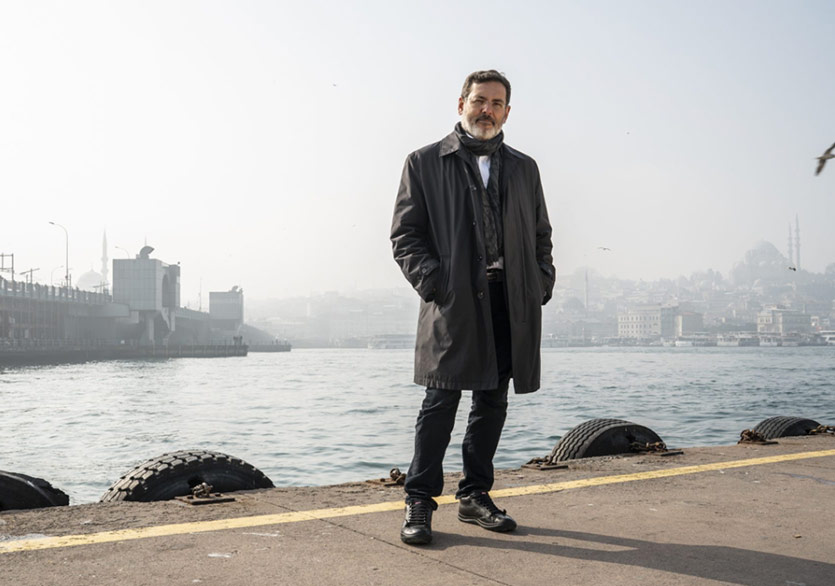 Murat Gülsoy'dan “Belirsiz Bir Ânın Kıyısında”