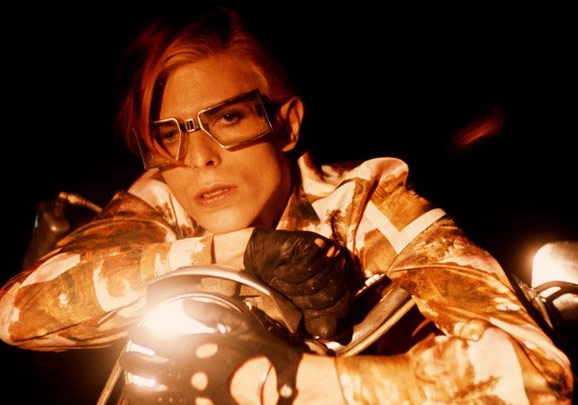 70’lerden Çıkıp Gelen David Bowie Fotoğrafları Kitapta Toplandı