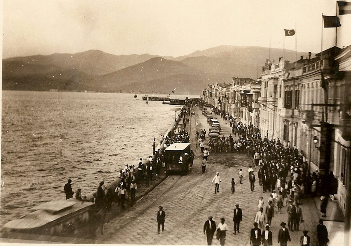 İzmir Hayaletleri Yeniden 