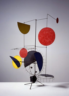 Alexander Calder’in İzinden Giden 7 Sanatçının Mobil Heykelleri