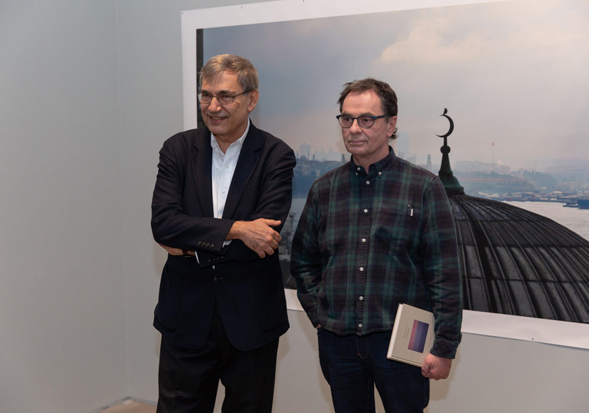 Orhan Pamuk’un “Balkon Fotoğraflar” Sergisi Ziyarete Açıldı