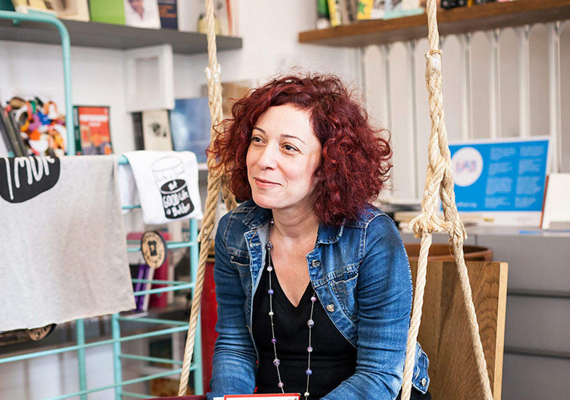 Çizgili Öykü Serisinde “Sevil de Sevme”