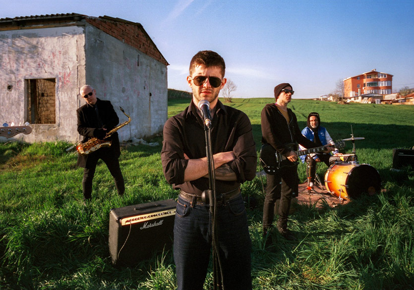 Kum & Bedeviler, Yeni Albümü “Apartmanlar”ı Yayımladı