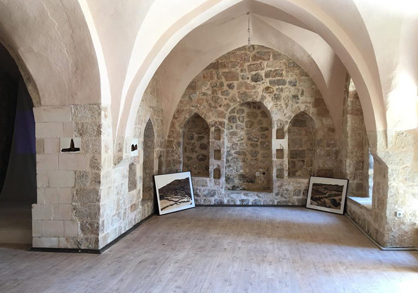 Ferda Art Platform’dan 5. Mardin Bienali ile Eş Zamanlı Sergi: “İki Nehrin Arasındaki Toprak”