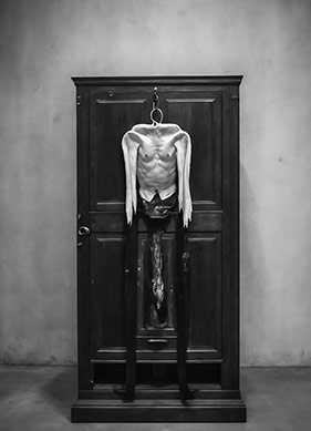 Olaydan Dekora: Hakikat Prosedürü Olarak Sadakat