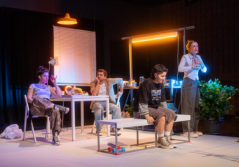 Reka Kolektif’in Yeni Oyunu “Jonas’la Evlenmek” İzleyiciyle Buluşuyor